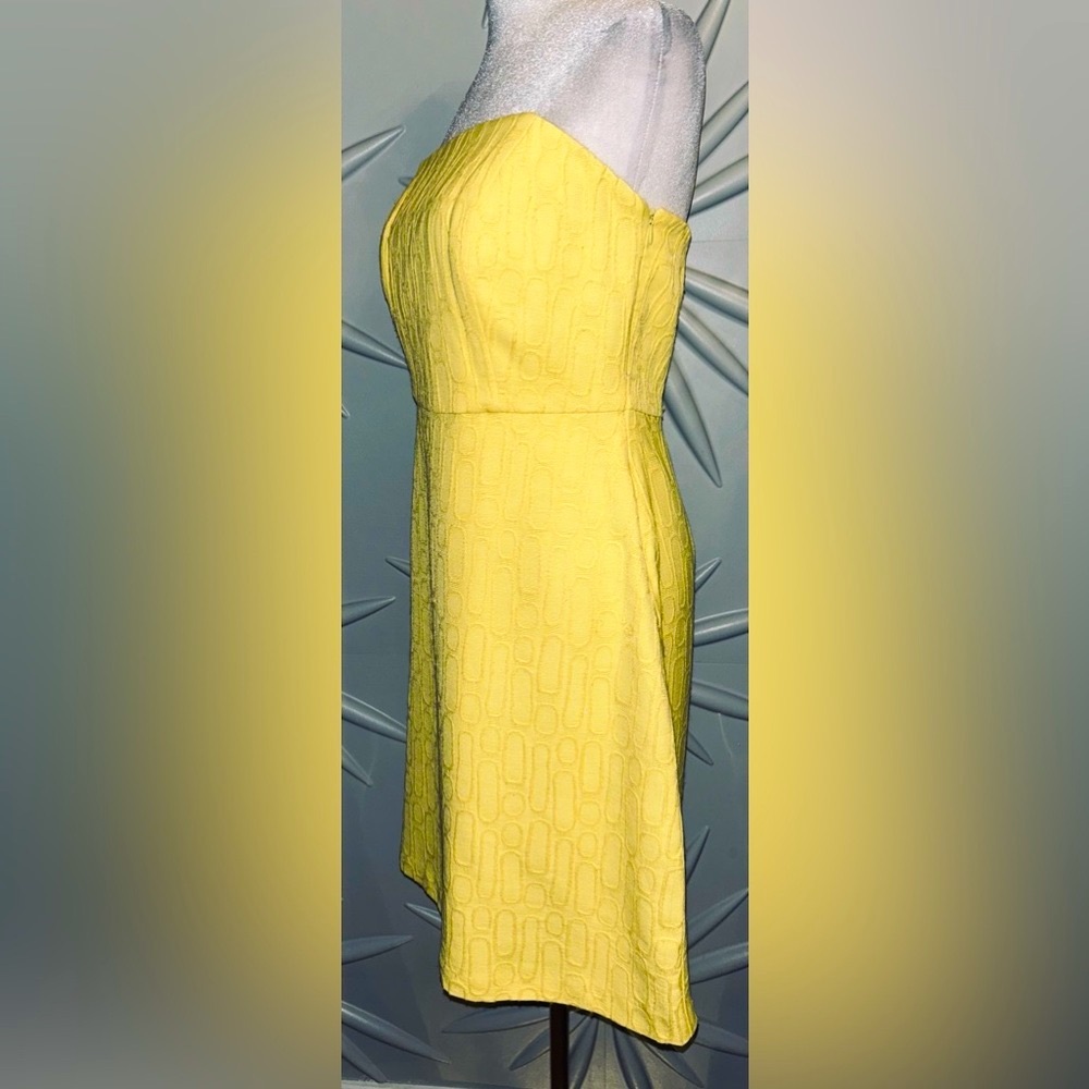 EUC The Limited SZ 8 yellow strapless dress w/geometric tone on tone print - Picture 7 of 9